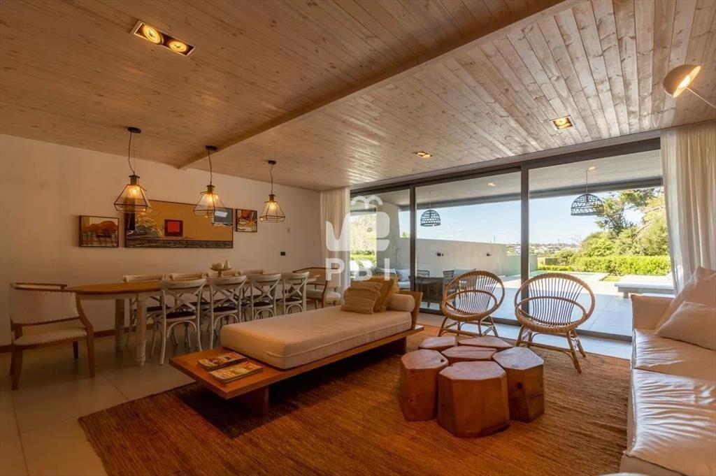 Venta apartamento 3 dormitorios con piscina Playa