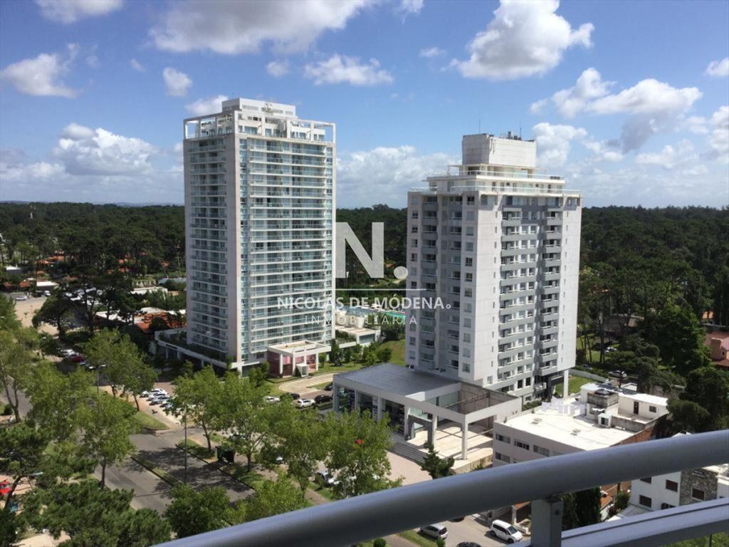 Apartamento de 2 dormitorios en Torre Amadeus con