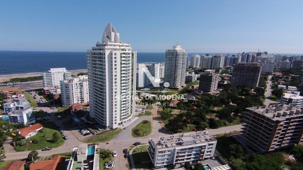 Vende apartamento de 3 dormitorios, con hermosa