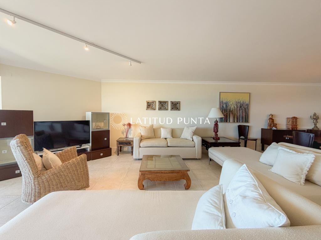 Apartamento frente al Océano, 3 dormitorios más