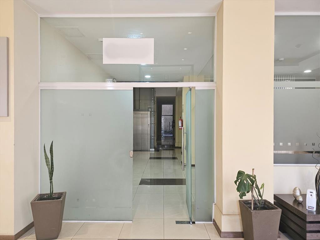 VENTA CON RENTA - EDIFICIO DE OFICINAS - CIUDAD VIEJA -