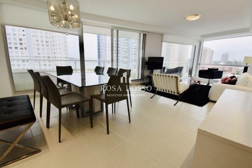 Apartamento en venta Playa Mansa 3 dormitorios