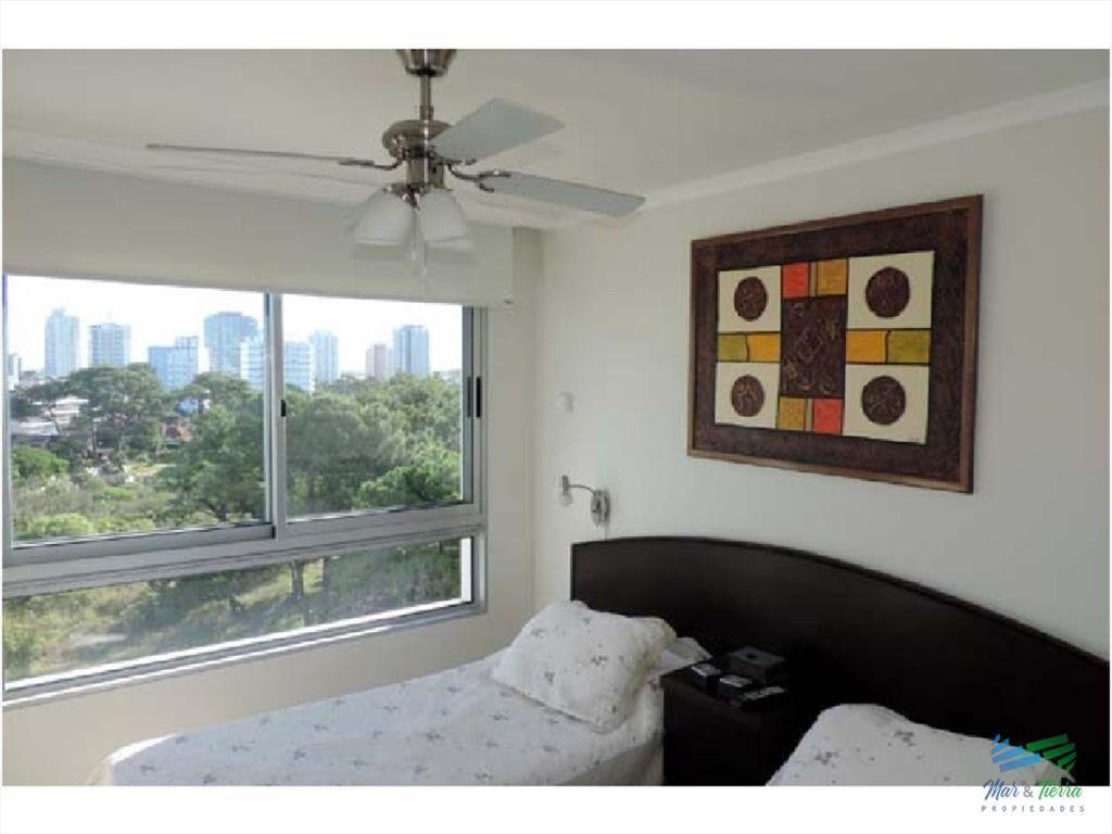 En venta.. Muy lindo apartamento sobre Av. Punta