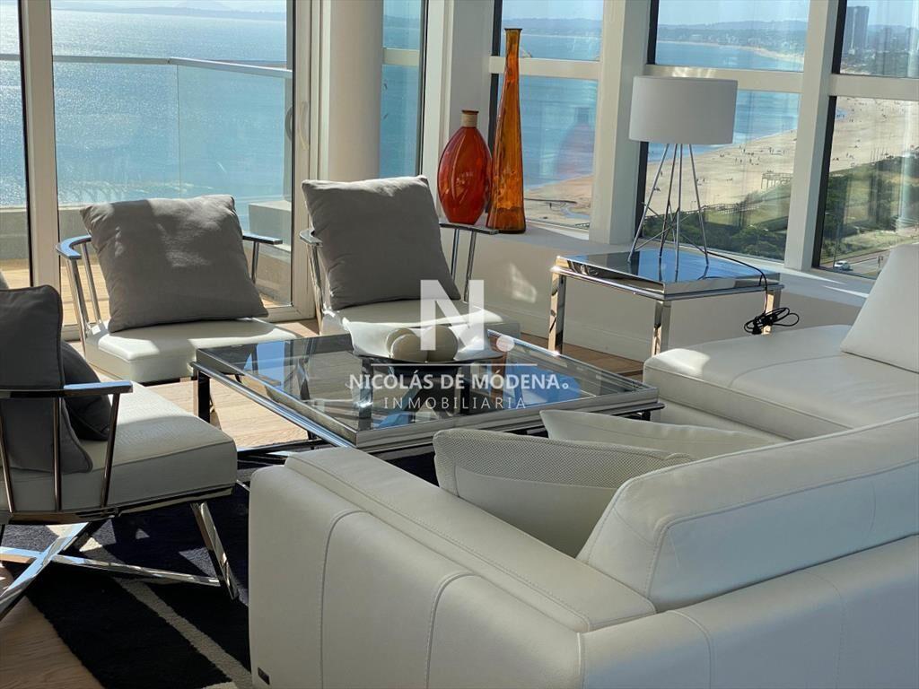 En venta impecable apartamento Penthouse frente
