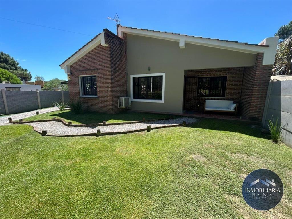 Casa en venta c/ cochera en El Pinar