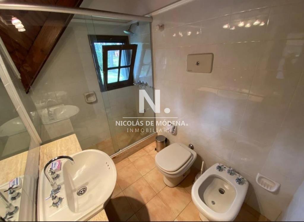 En venta casa de 5 dormitorios, con piscina, parrillero y j
