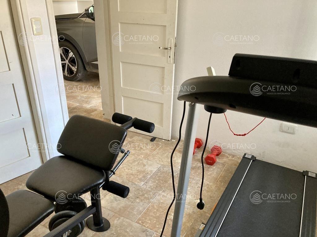 Casa Punta del Este en primera linea de la mansa