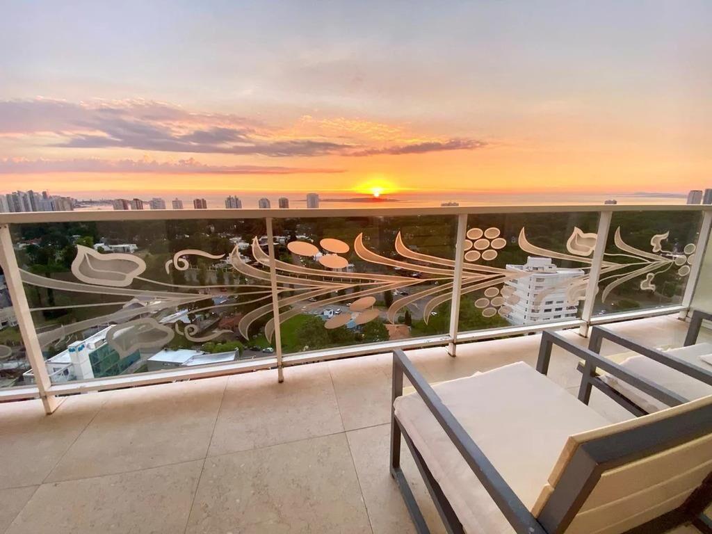 Venta apartamento dos dormitorios y cochera Torre Yoo Punta