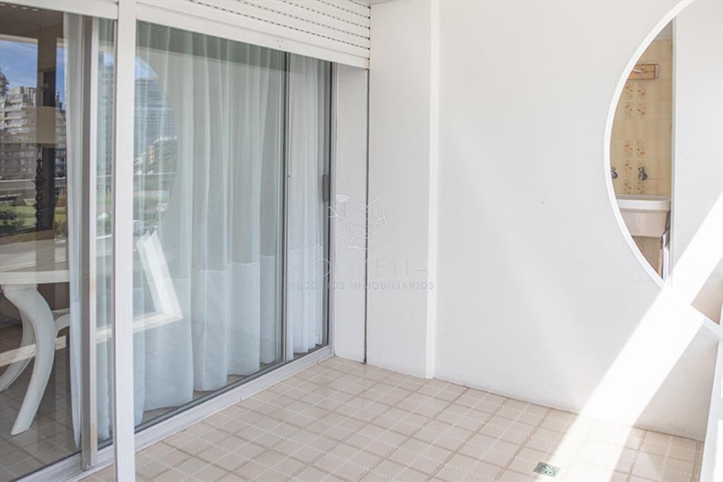 Vende apartamento de 2 dormitorios con vista al ,