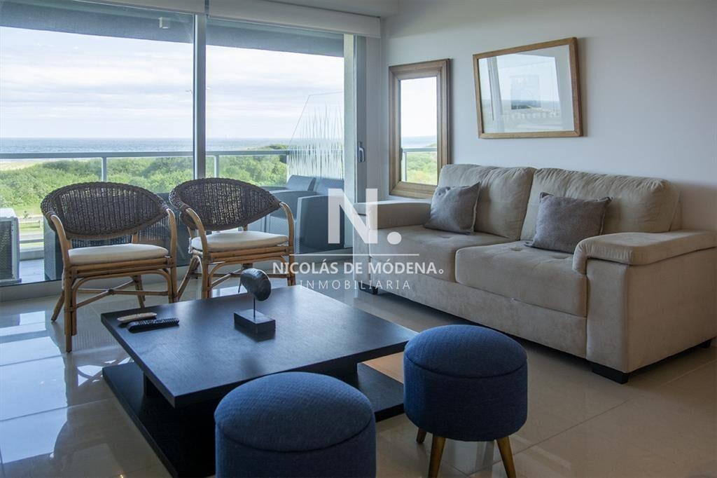 En venta apartamento de 3 Dormitorios en Punta a