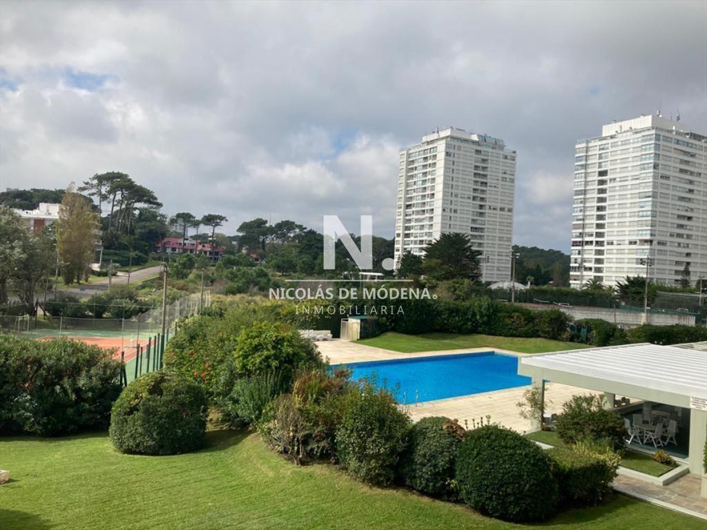 Apartamento en Venta de 3 Dormitorios con 3 en -