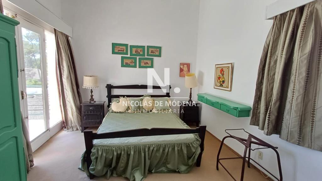Vende Casa en Zona comercial en Lugano - Punta del Este