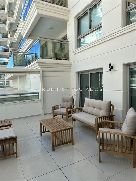 Apartamento dos dormitorios Punta del Este torre