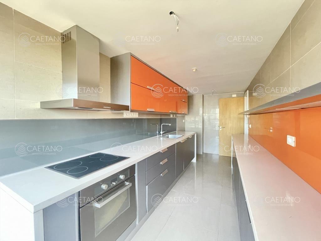 Venta apartamento. 3 Dormitorios. Playa mansa,