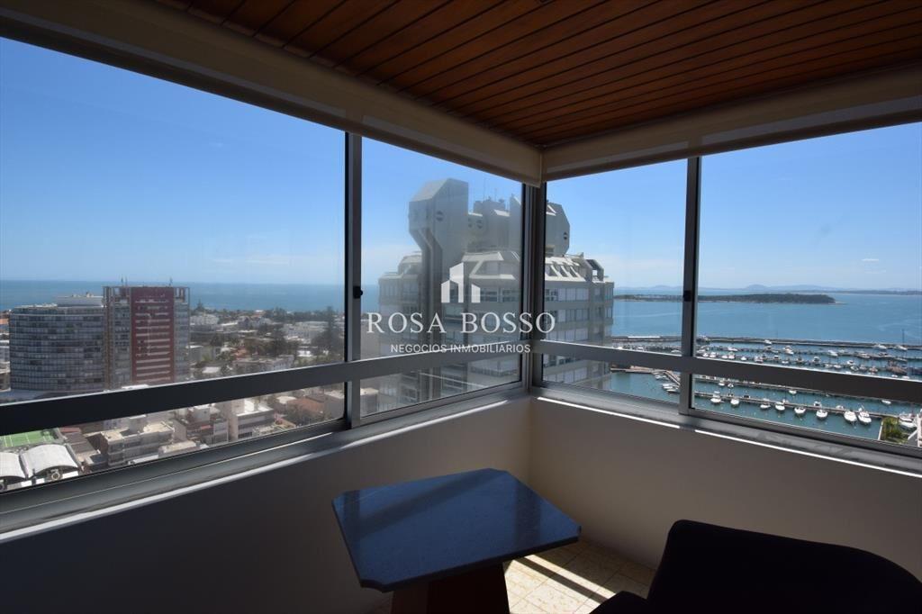 Apartamento en venta con vista al puerto