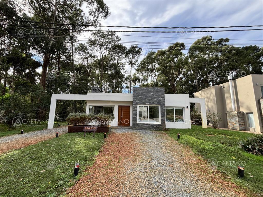 Casa en Punta Ballena, Complejo Solanas