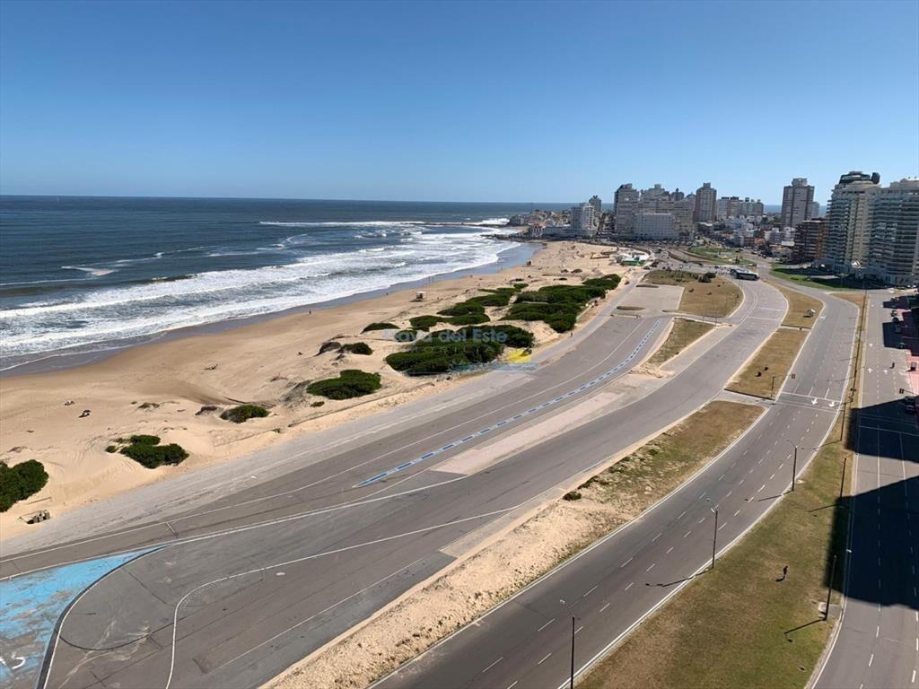 Apartamento en Alquiler de 3 dormitorios en , ,