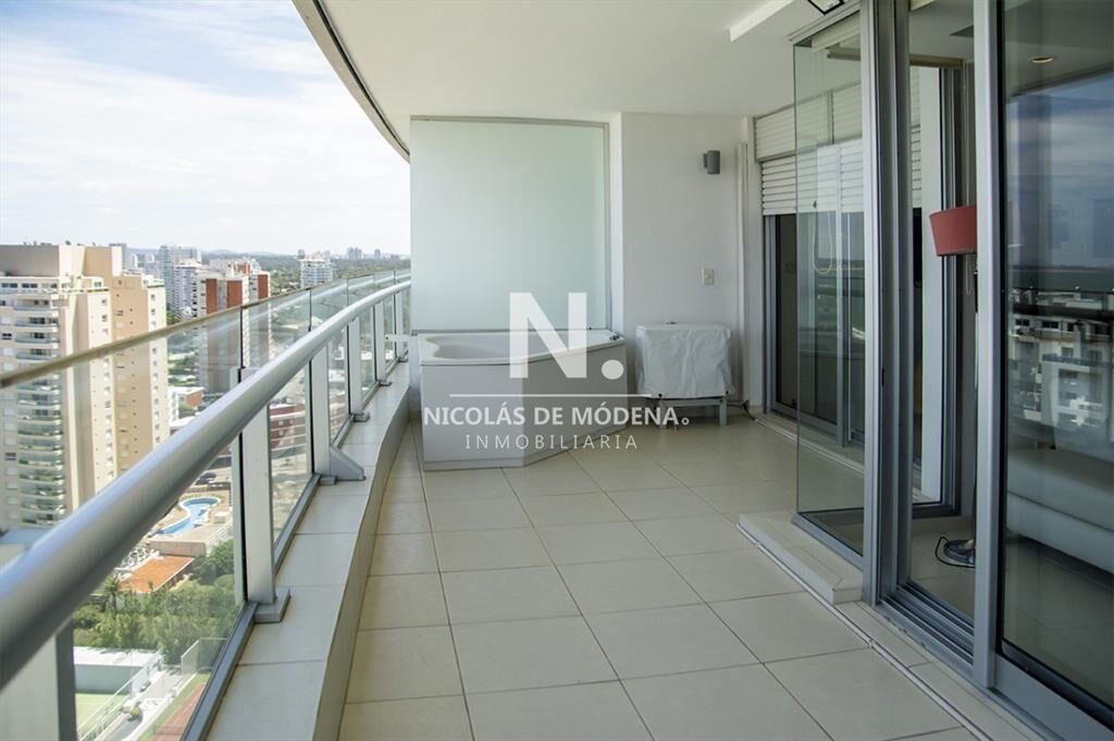 Vende apartamento de 2 dormitorios en suite en