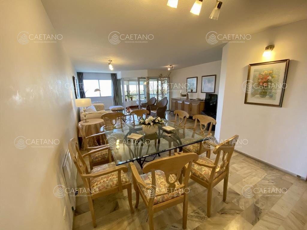 Venta apartamento 3 dormitorios más dependencia