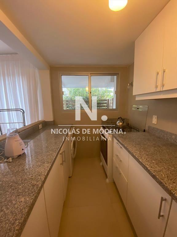 Vende apartamento de 2 Dormitorios en suite, con