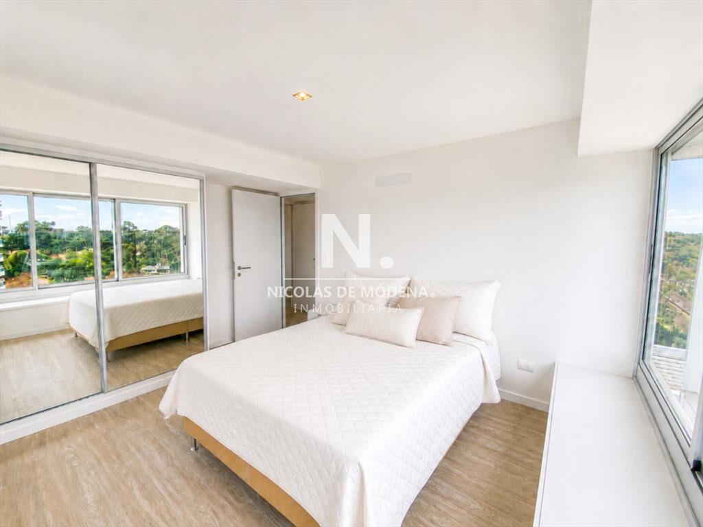 Cómodo Departamento sobre  Roosevelt en venta.