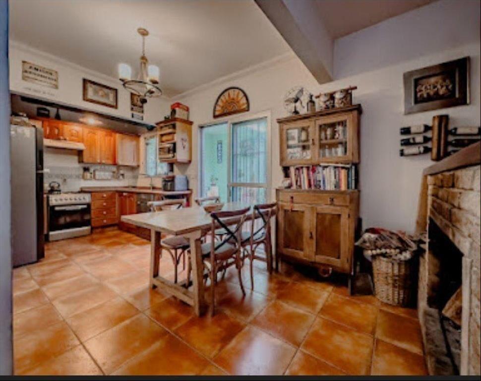 VENTA CASA LA BLANQUEADA: 4 DORMITORIOS, 2 BAÑOS Y GJE.