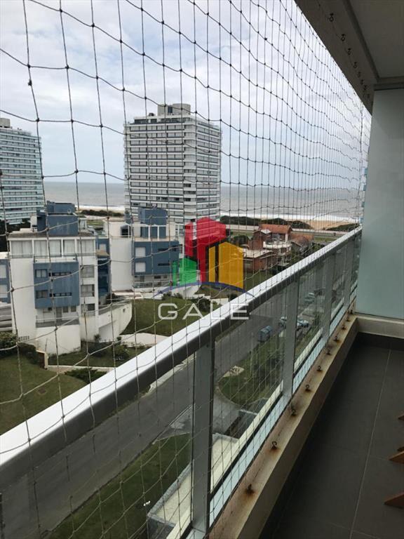 Vende apartamento de 2 dormitorios en Punta del Este, con h