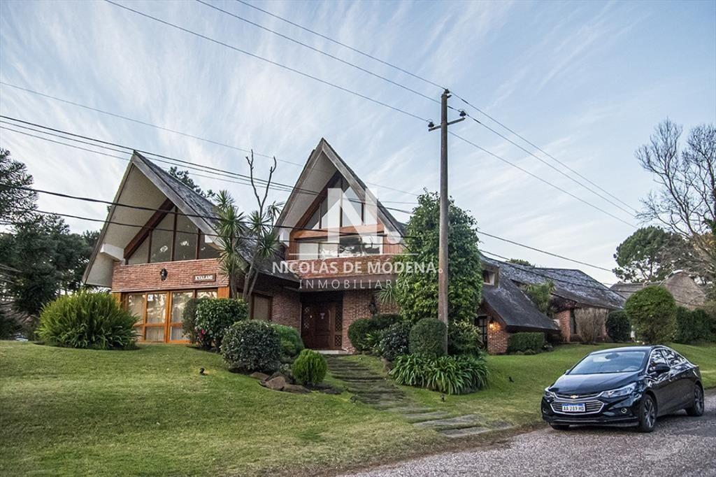 Hermosa casa en venta en Punta del Este de 7 dormitorios
