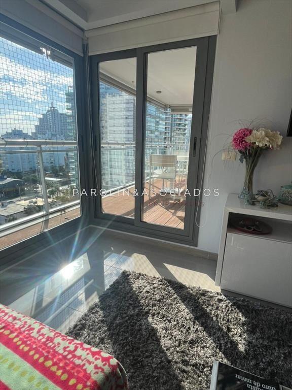 Luminoso apartamento en venta con vista al mar en