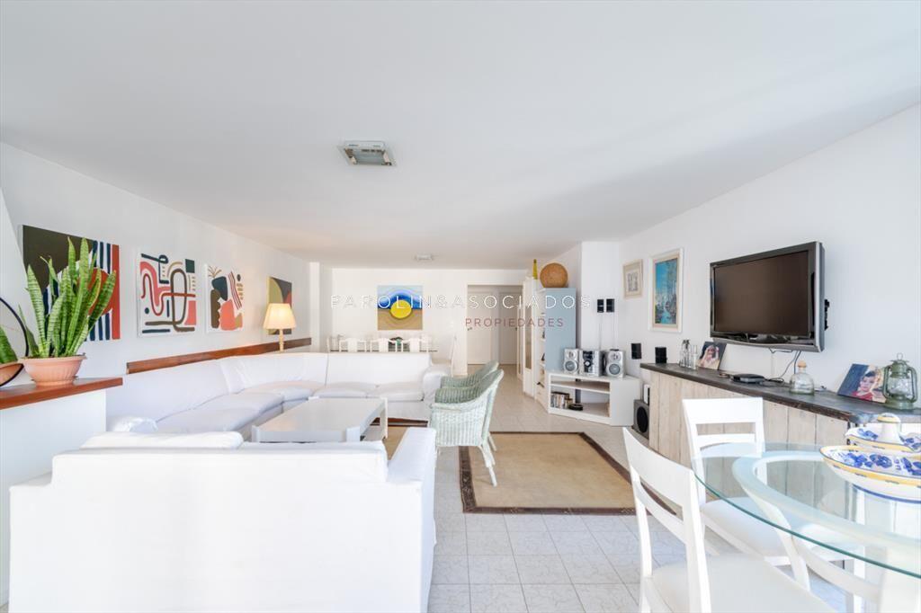 Apartamento en venta de 4 dormitorios en Punta del Este.