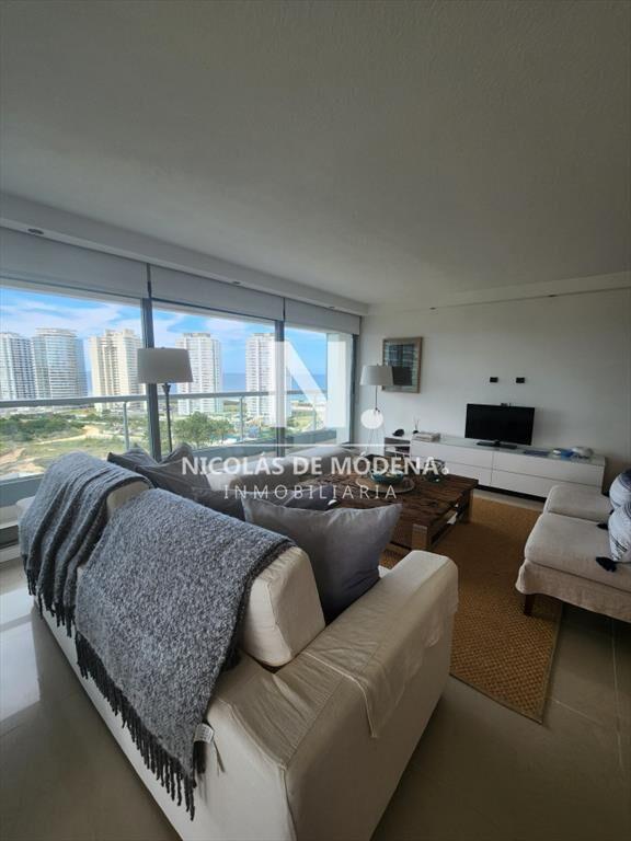 Apartamento de 3 dormitorios en alquiler temporal Punta del
