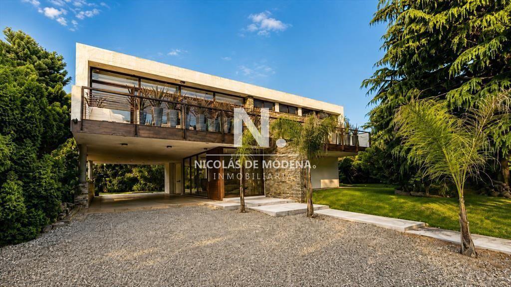 En venta chalet de 4 dormitorios en Playa Mansa,