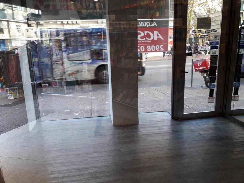 Alquiler de Local comercial en Av. 18 de Julio con 61 Mts2 e