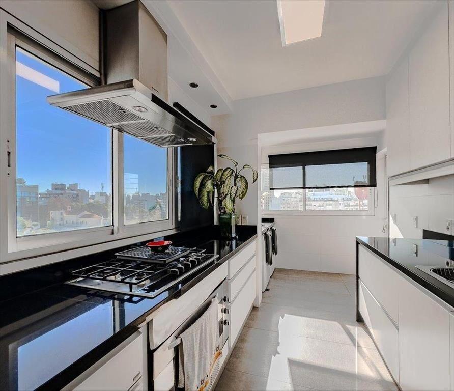Venta Apartamento 4 Dormitorios 2 Garaje Pocitos
