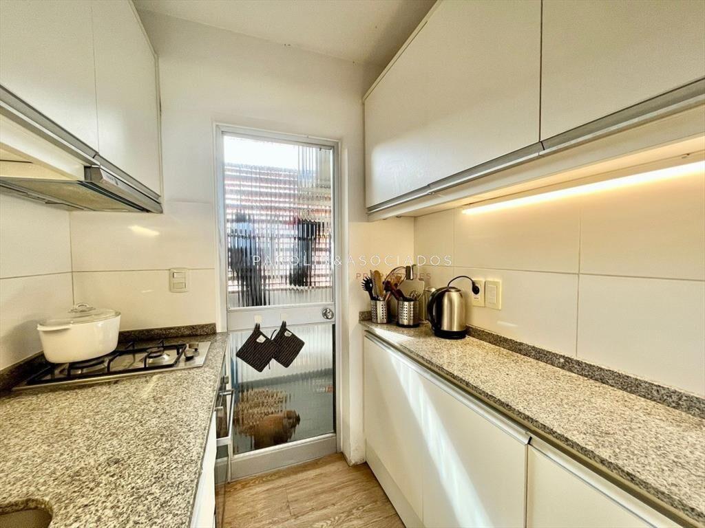 Apartamento de 2 dormitorios en playa Brava, del