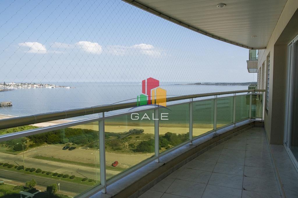 Departamento de 3 dormitorios en venta frente a Playa Mansa