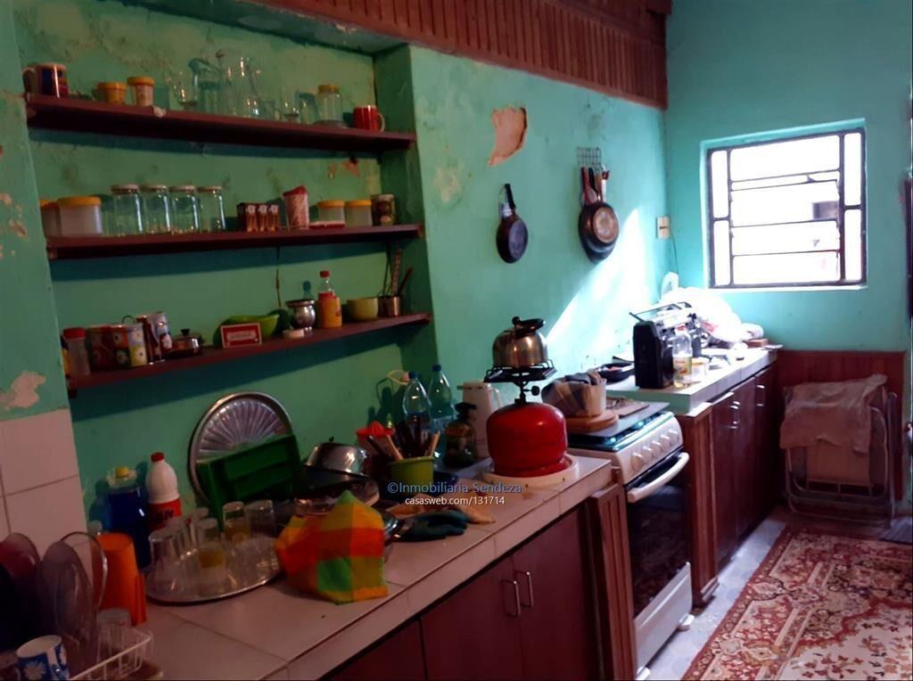 Amplio local comercial, sobre Agraciada, coc/comedor,2 bañ