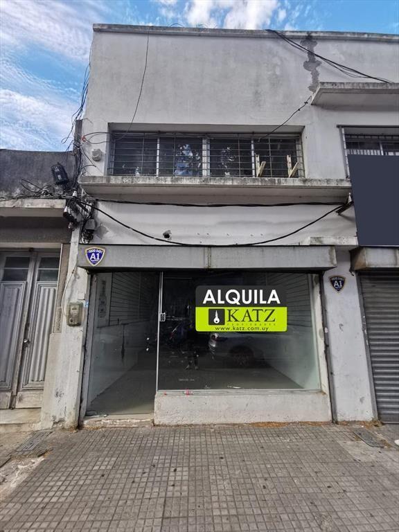 Libres y Arenal Grande, 100 m2 , 4 mts de frente, excelente