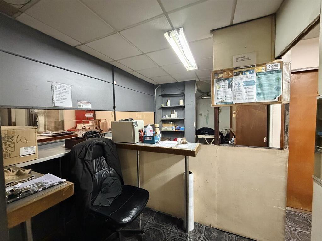 2 Locales comerciales y deposito en venta