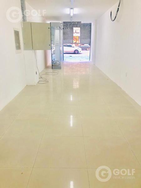 Vendo local comercial sobre 18 de julio con entrepiso, 142m