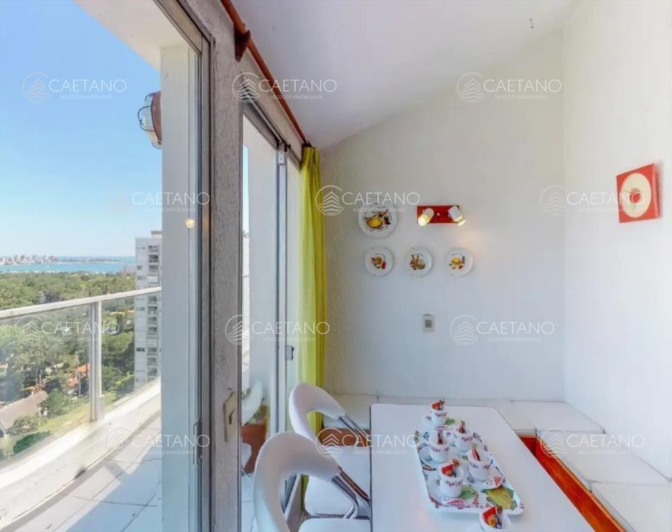 Penthouse en venta Playa Mansa - Tres Dormitorios