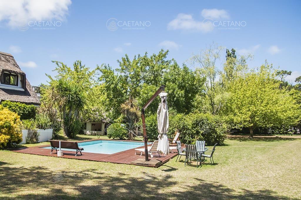 Casa de gran porte en Golf, Punta del Este