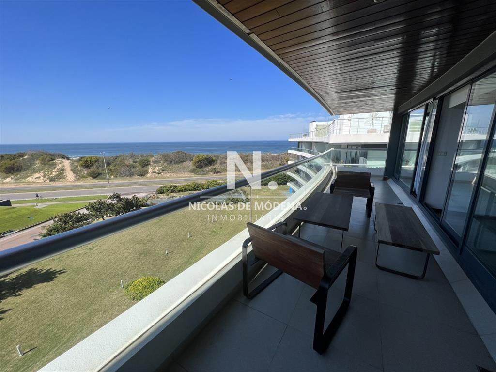 En venta apartamento de 3 dormitorios en Brava, Punta del E
