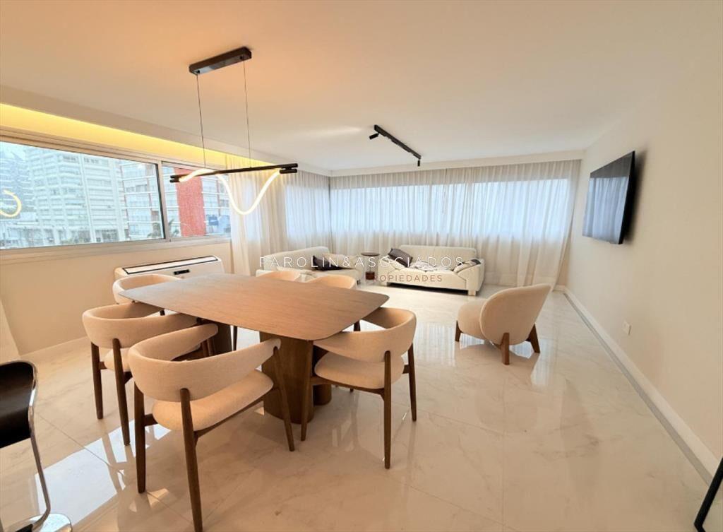 Apartamento en venta de 3 dormitorios en edificio