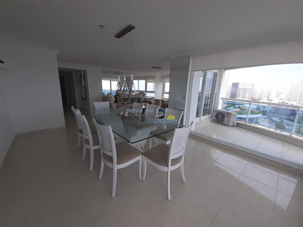 Apartamento en Venta de 3 Dormitorios en Punta ,