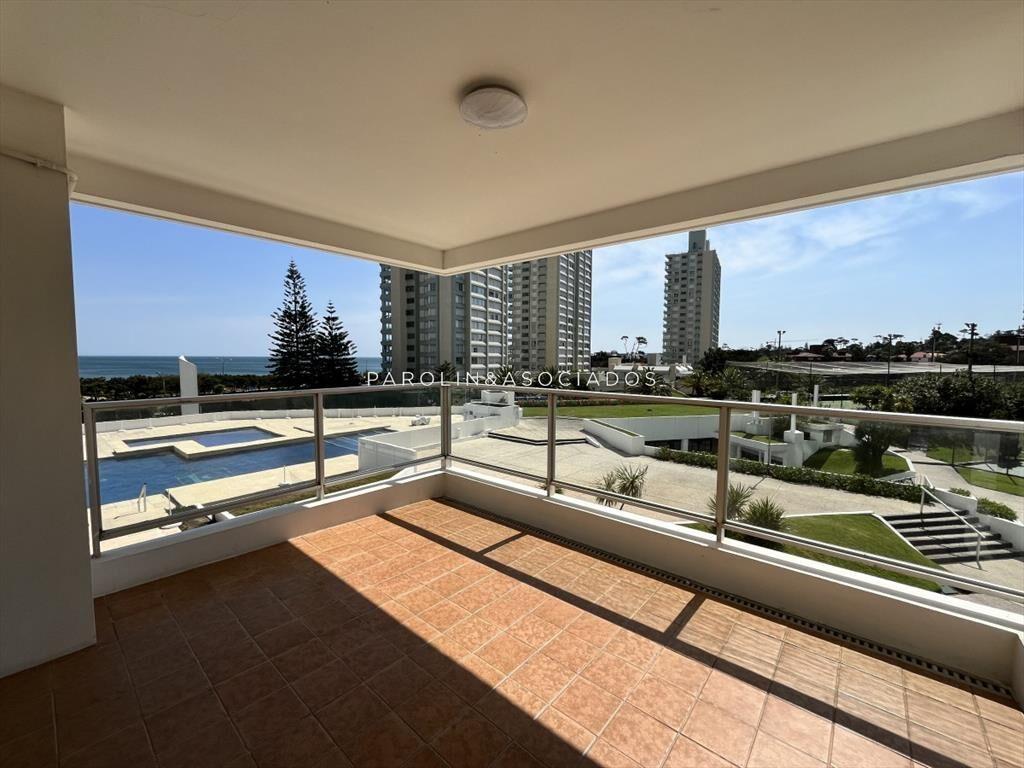 Apartamento en venta en torre Jefferson, Punta del Este.