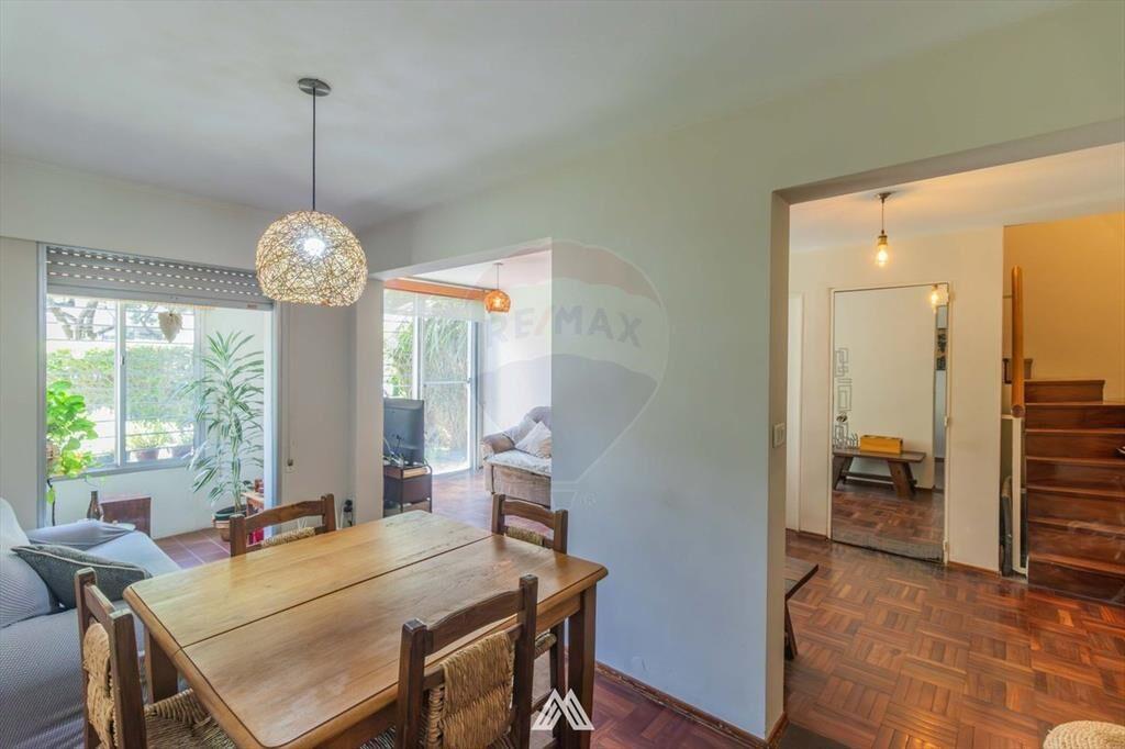 Venta dúplex 2D. con jardín propio y cochera