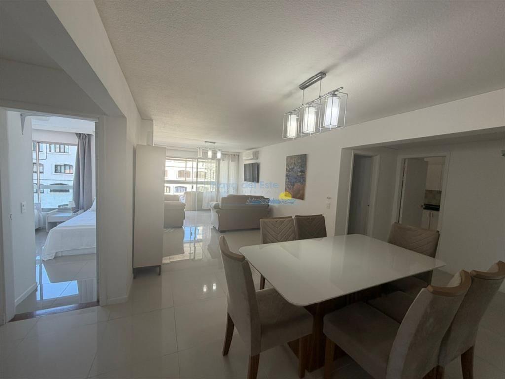 Apartamento de 3 dormitorios en alquiler anual e