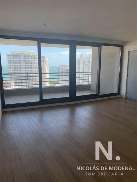 Apartamento de dos Dormitorios con Vista al Mar en Venta Al