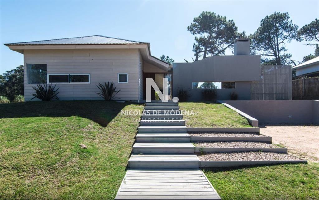 Vende casa de 4 dormitorios en Jose Ignacio en